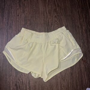 *SOLD* Lululemon Hotty Hot 2.5” Shorts